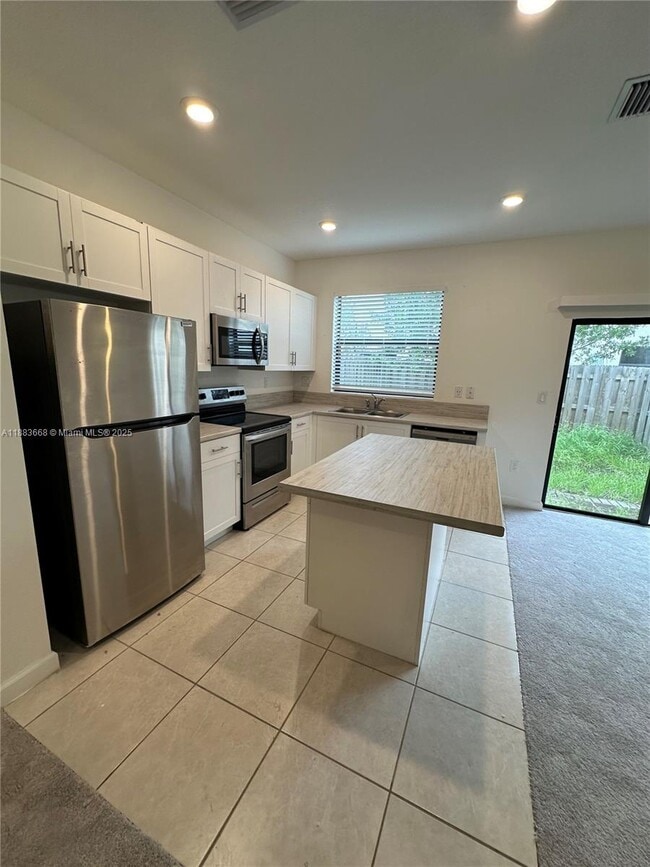 Photo - Northeast 3rd Place, North Miami Beach, FL... House