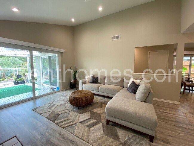Foto del edificio - Carmel Mt Ranch, 10346 Rancho Carmel Rd, G...