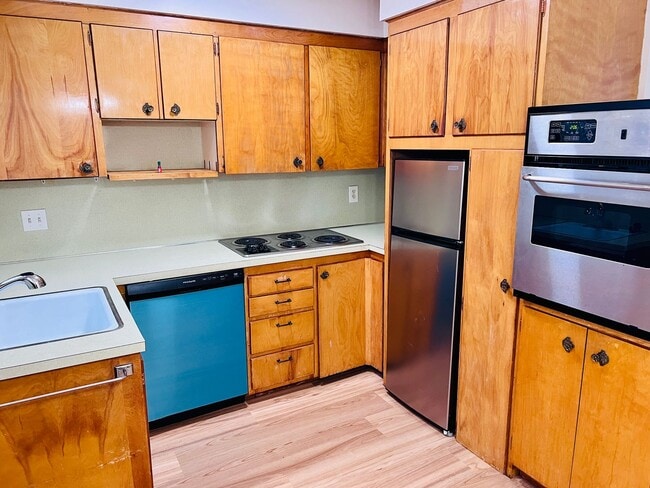 Photo - Classy 1950's full of vintage charm...2 be... Apartment