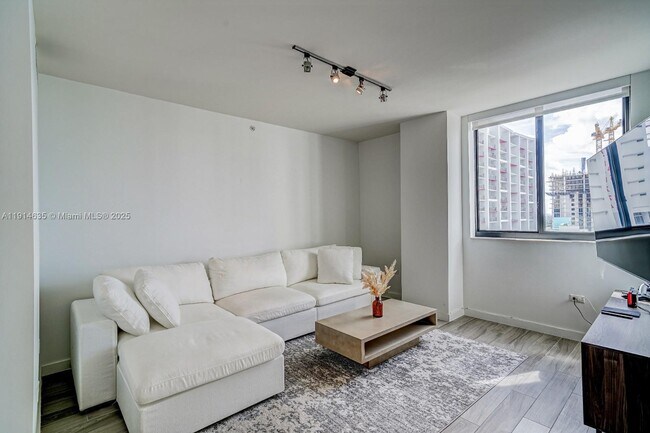 Foto del edificio - 999 SW 1st Ave