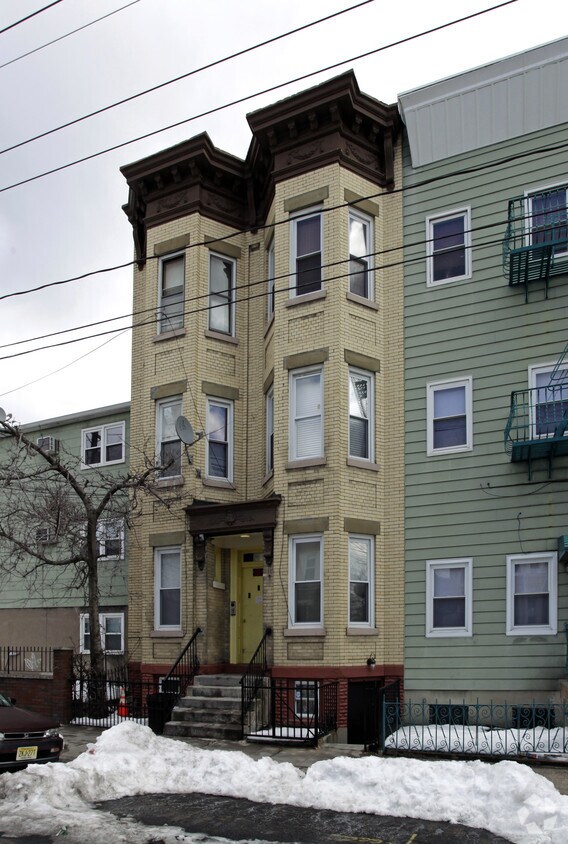 Primary Photo - 432 New York Ave