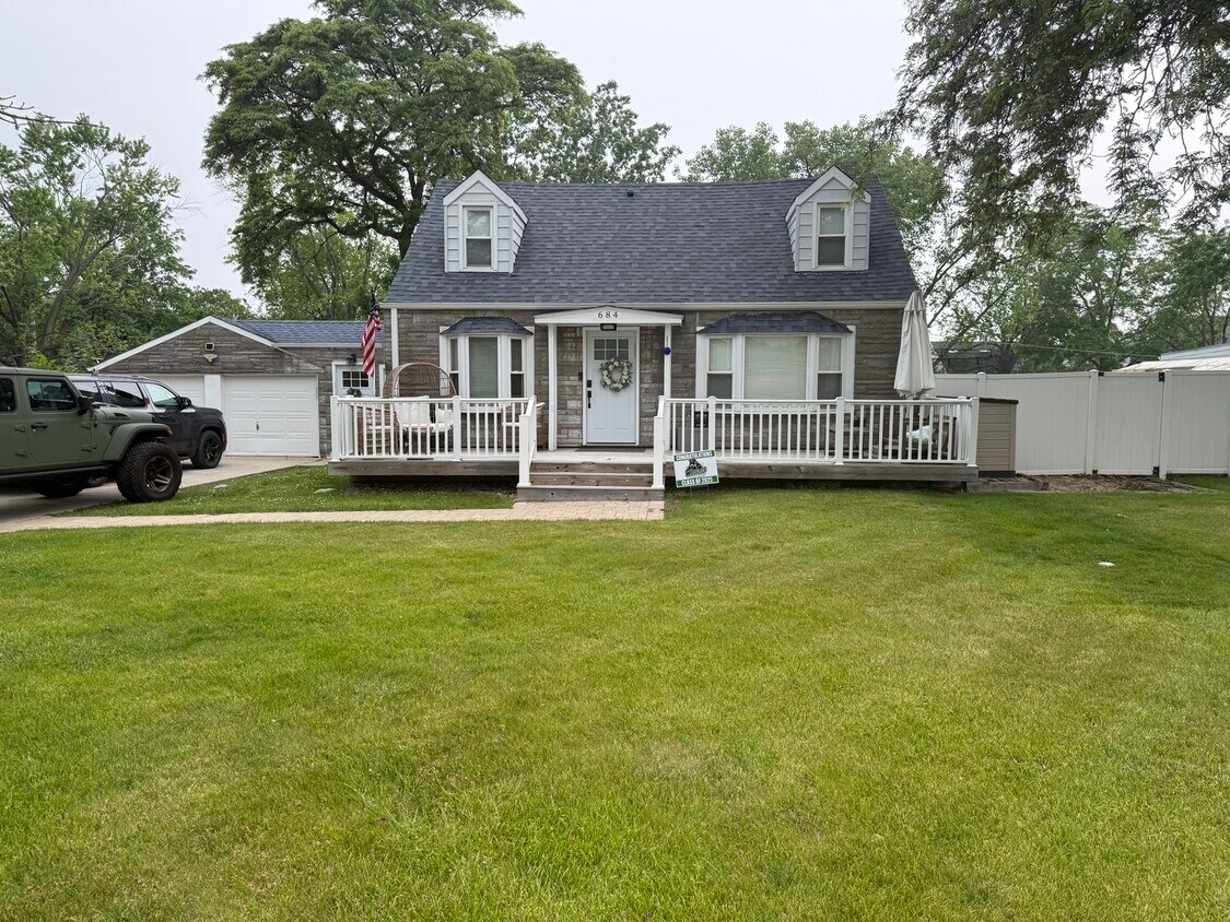 Primary Photo - 684 Pfingsten Rd
