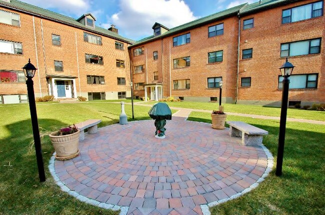 Building Photo - 116 Longwood Ave