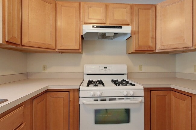 Building Photo - 661 South Rd