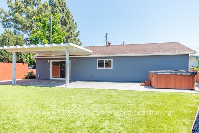 Building Photo - Beautiful 3 Bedroom, 2 Bath Home with Spa,...