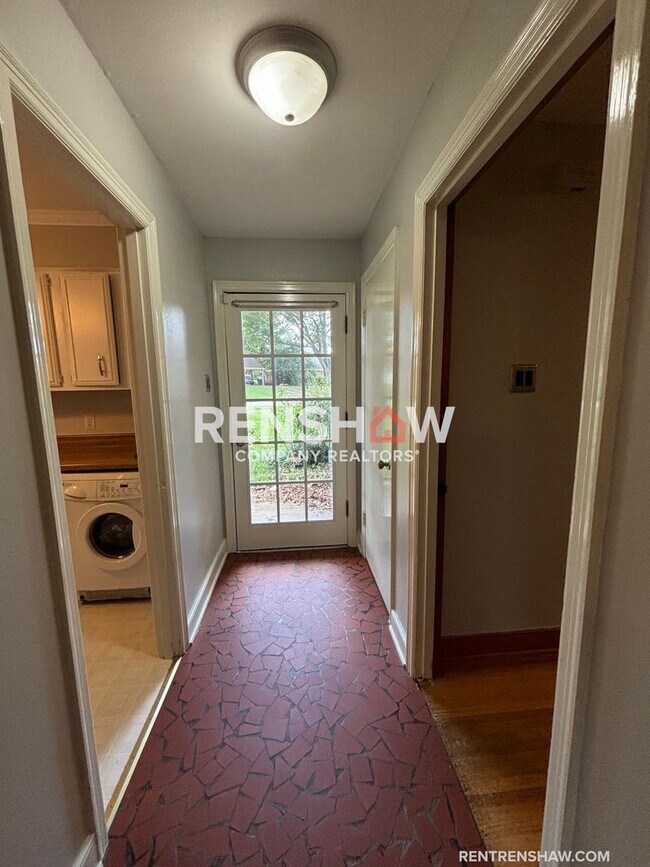 Building Photo - Text the Leasing Team at 901-820-4367 to S...