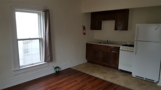 Building Photo - 519 Congress St