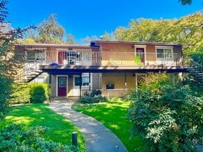 Building Photo - **Pre-Leasing for Summer 2026** Great Ivy Street Complex!