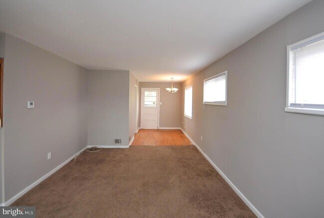 Foto del edificio - 5000 Surrey Ln