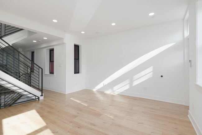 Building Photo - 109 Brown St