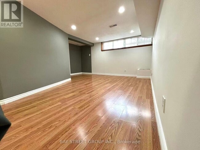 Building Photo - 368 Browndale Crescent