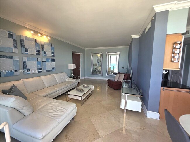 Foto del edificio - 6365 Collins Ave