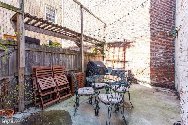 Foto del edificio - 2 br, 1 bath Townhome - 222 S. Bonsall