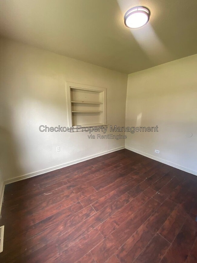 Building Photo - 3032 Tennyson Ave