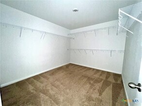 Building Photo - 521 Riverdale Dr