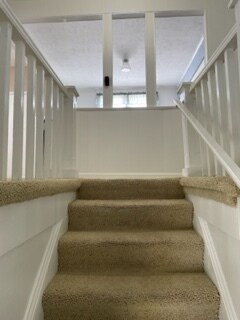 entryway / stairway - 628 E Garfield St