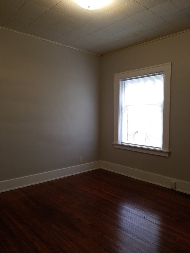 Building Photo - 408 W Mulberry St