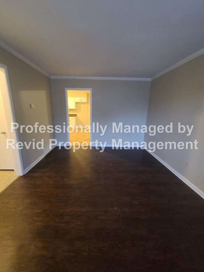 Building Photo - Newly Renovated (2023) home in Frayser!