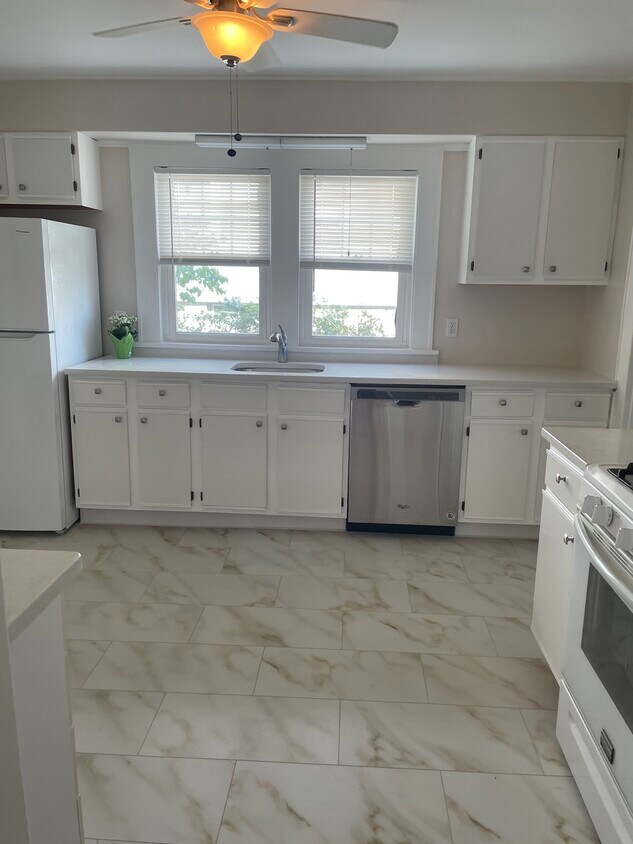 Foto principal - 54 Riverside Dr