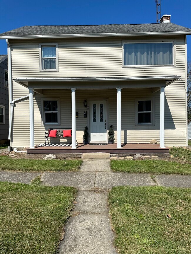 421 N Walnut St Unit downstairs, Saint Marys, OH 45885 Apartments in