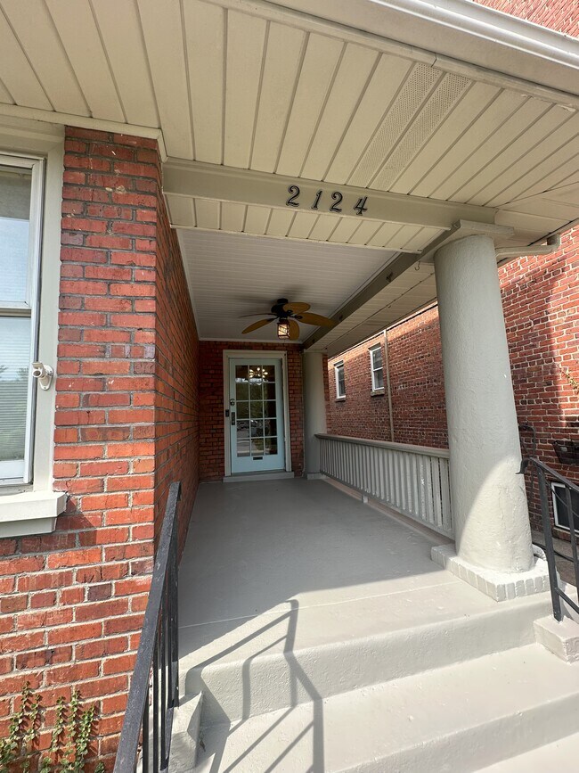 Foto del edificio - 2124 Lakeview Ave