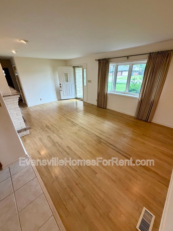 Foto del edificio - 6600 E Oak St