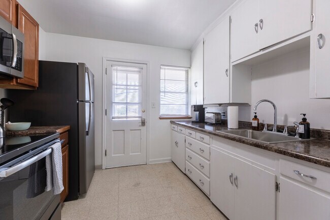 Building Photo - 507 S. 36th Street