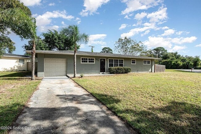Building Photo - 1885 Golfview Dr