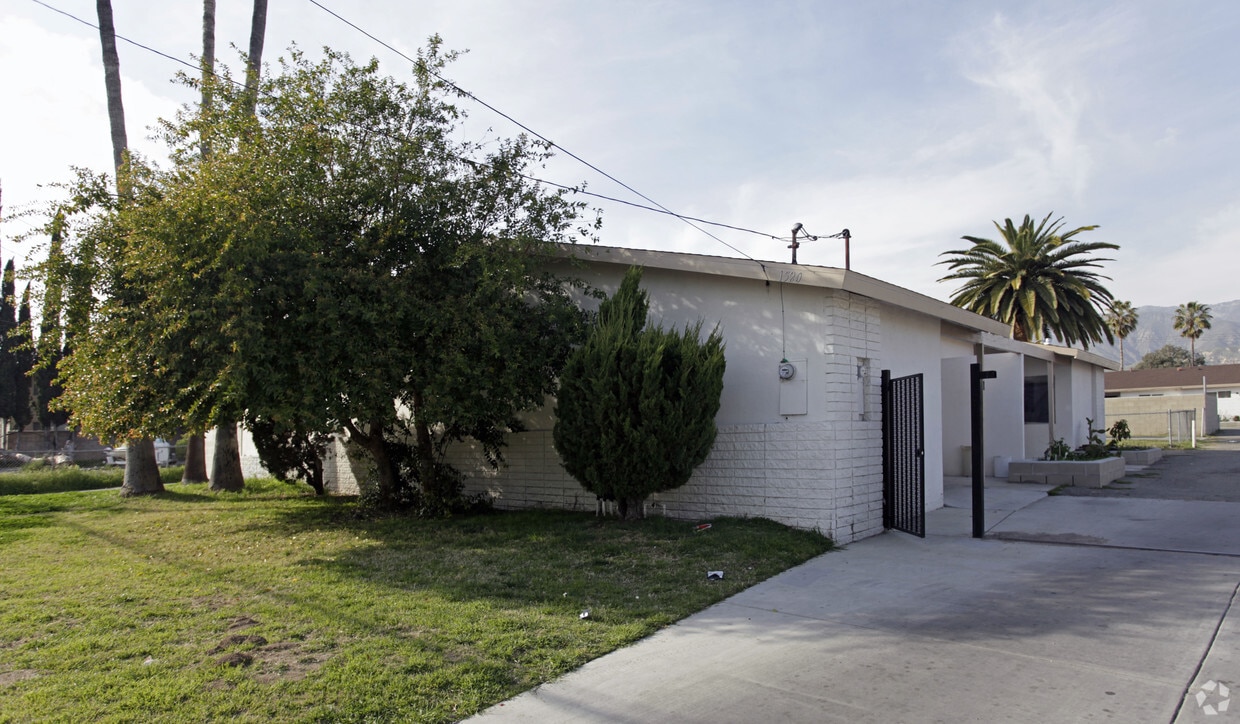 Primary Photo - 1520 Pumalo St