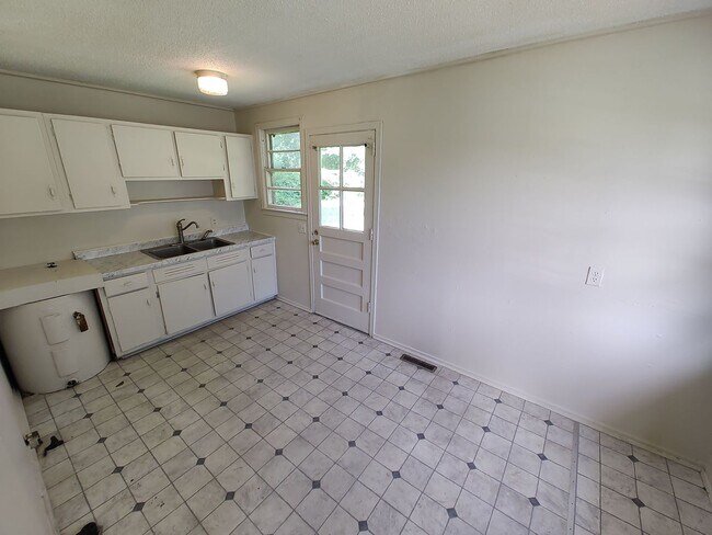 Foto del edificio - 2222 Briarfield Rd