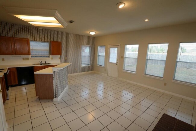 Foto del edificio - 10223 Hedge Way Dr