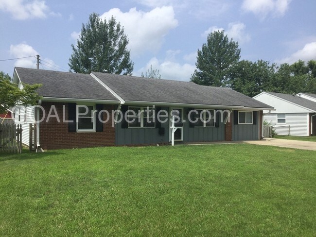 Building Photo - 808 Delbrook Dr