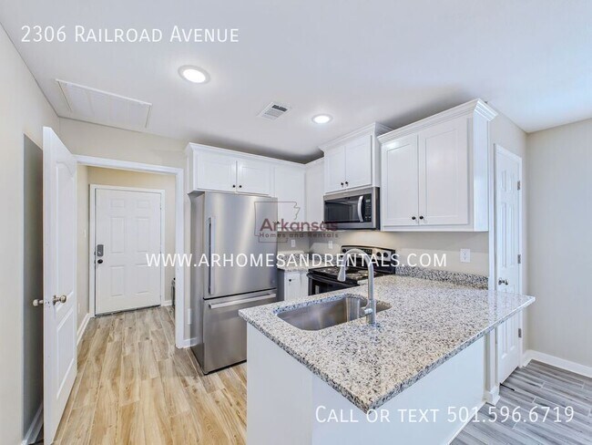 Foto del edificio - 2306 Railroad Ave