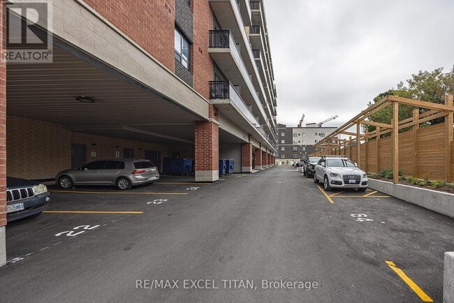 Building Photo - 652 Princess St