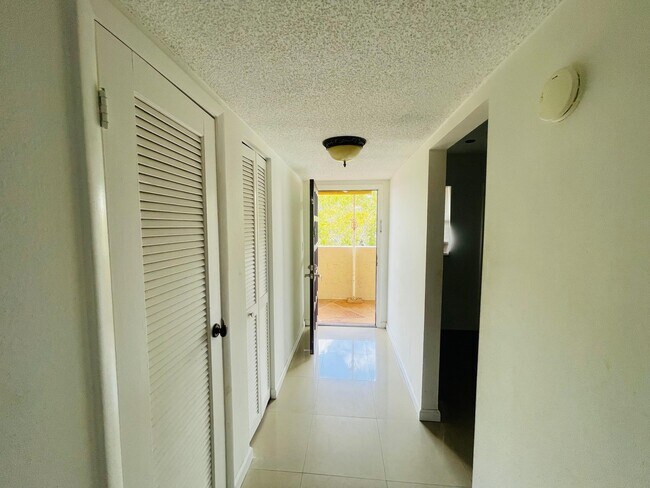 Foto del edificio - 6300 S Falls Cir Dr