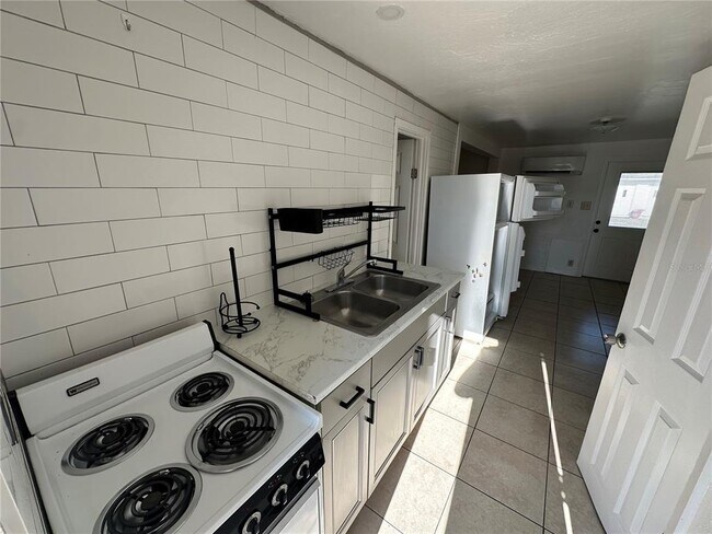 Building Photo - 3412 Clarinda St
