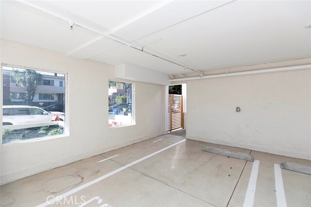 Building Photo - 1754 N Berendo St