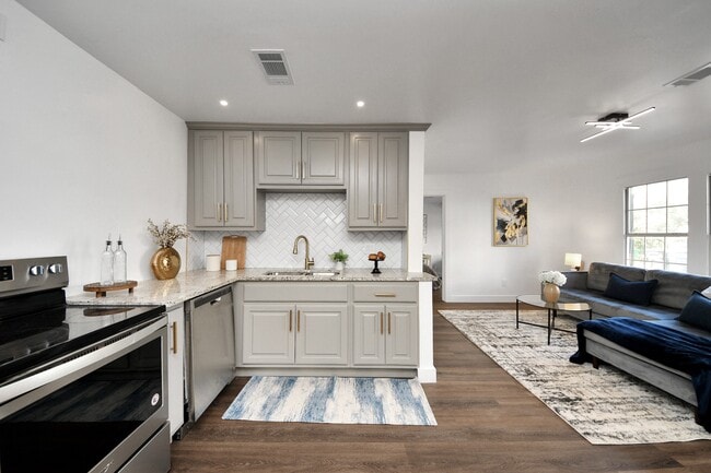 Building Photo - 4215 Eli St