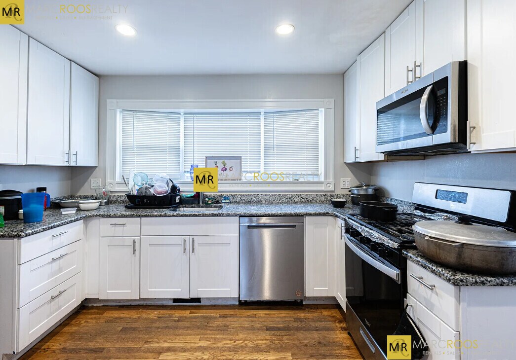 Primary Photo - 222 Faneuil St