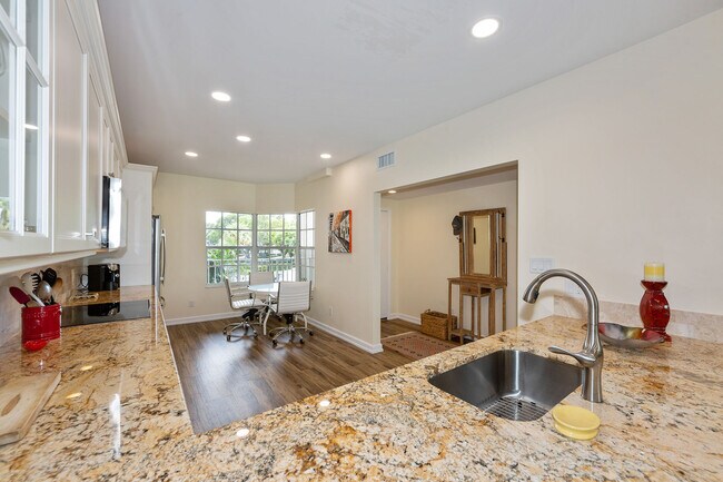 Building Photo - 4140 Bayhead Dr