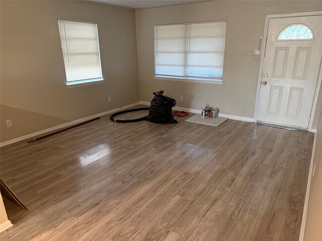 Foto del edificio - 7626 Rhobell St