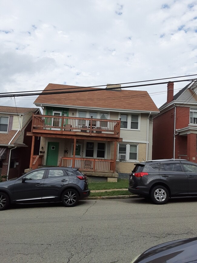 Building Photo - 725 Bellaire Ave
