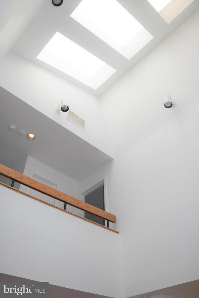 Foto del edificio - 5329 Strathmore Ave