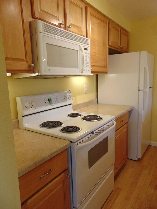 Building Photo - Beautiful 2bd, 2ba Condo Available in Perf...
