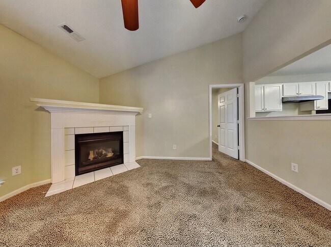 Building Photo - 2613 Fairstone Ave