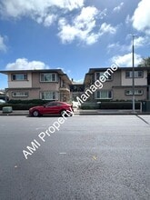 Building Photo - 2573 1/2 Broadway