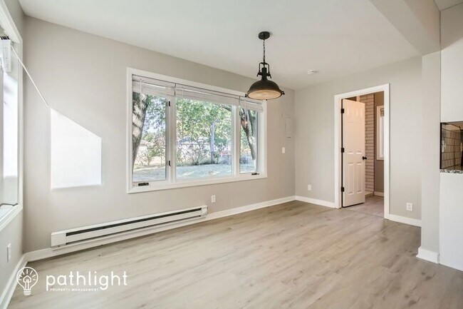 Foto del edificio - 7338 Elliot Ave