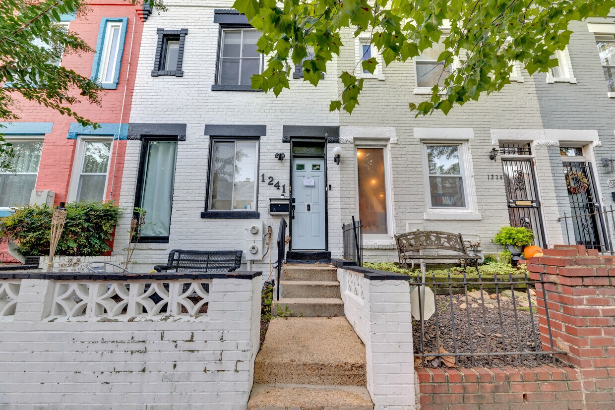 Primary Photo - 1241 Duncan Pl NE