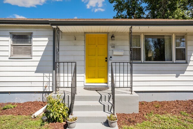 Building Photo - 1550 Happiness Dr