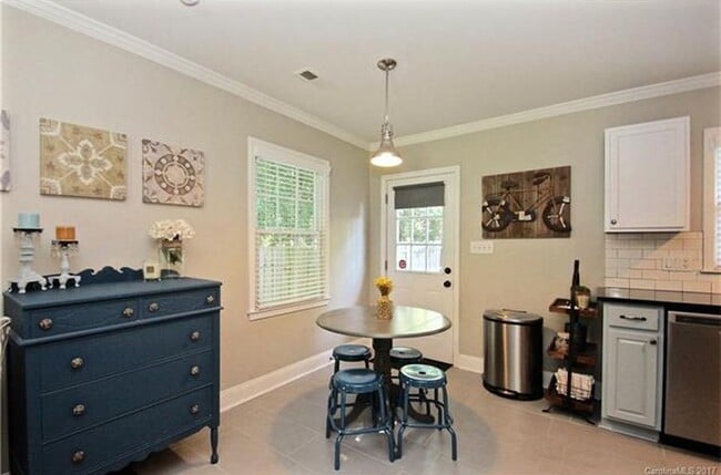 Building Photo - Beautiful Home in the Heart of NoDa!